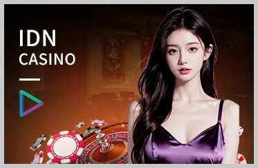 Bàn Poker với người chơi và quân bài